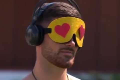 Scott ‘rigged results of Love Island kissing challenge say fans after they spot ‘clue’