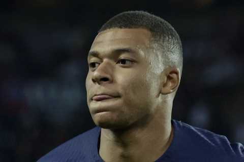 Fuming PSG look to sell Kylian Mbappe to Premier League as Man Utd consider entering transfer..