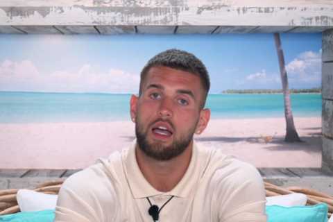 Zach leaves Love Island fans stunned with shocking comment about Molly hours after Kady McDermott..
