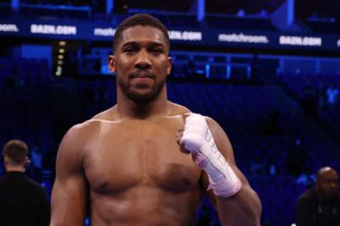 Anthony Joshua and Dillian Whyte in huge breakthrough over fight after agreeing to key contract..