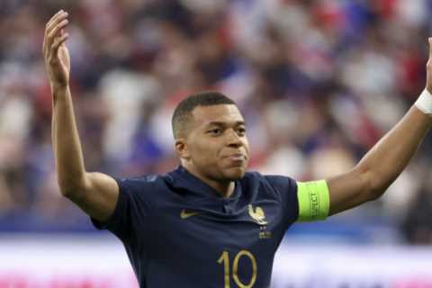 Arsenal fans ‘laugh out loud’ at Kylian Mbappe transfer rumours with ‘package being weighed up’ for ..