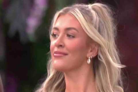 Ex Love Island star takes a swipe at Molly Marsh as she returns in Casa Amor shock