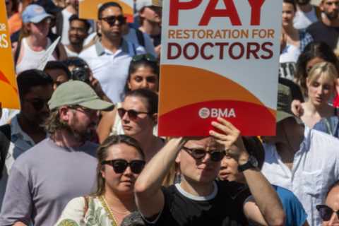 Top doctor slams striking NHS consultants demanding 35% pay rise despite earning £128k-a-year