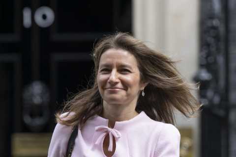 Culture Secretary slams banks for shutting down accounts of politicians with outspoken views