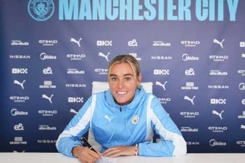 Ex-Arsenal and Wolfsburg ace Jill Roord hails ‘dream’ WSL return after sealing Manchester City move