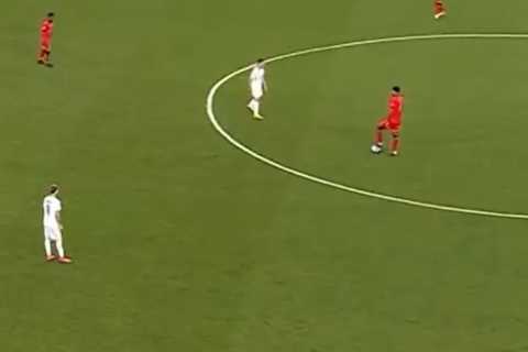 Fans say ‘this is the definition of aura’ as Chelsea star Levi Colwill holds the ball for 30..