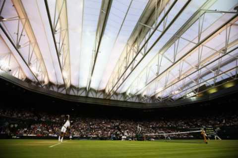 How long does the Centre Court retractable roof at Wimbledon take to close?