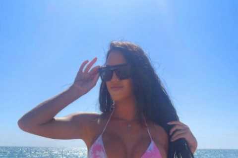 World’s sexiest tennis influencer Rachel Stuhlmann stuns in tiny bikini on beach as she reveals..