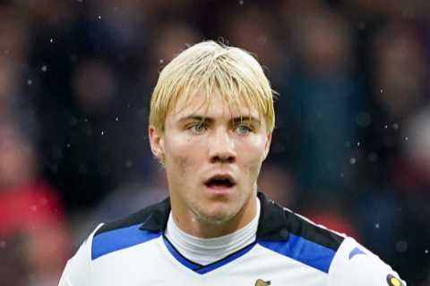 Man Utd transfer target Rasmus Hojlund’s trainer drops huge hints he’s on the way to Old Trafford..