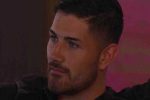 Love Island fans work out ‘real reason’ villa has turned on Scott
