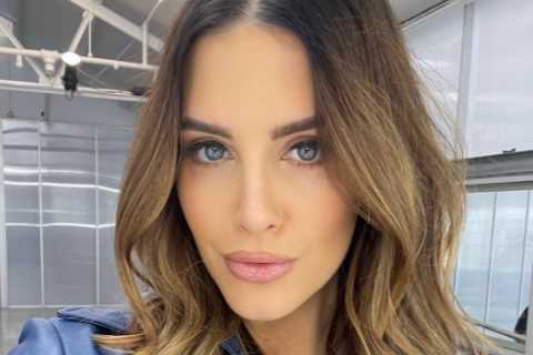 Cricket presenter and ex-Miss Australia leaves fans hot under the collar with ‘gorgeous’ selfie..