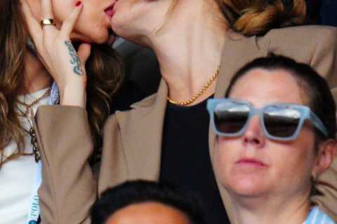 Cara Delevingne kisses her girlfriend at Wimbledon after she hits back over ‘rude’ Silverstone..
