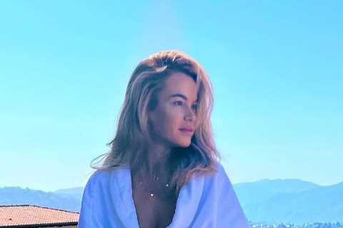 Amanda Holden flashes her tanned legs as she goes make-up free in Italy