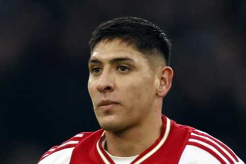 West Ham line up Declan Rice replacement with England midfielder on verge of completing £105m..