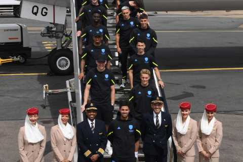 Eagle-eyed Arsenal fans spot star man ‘ruin’ team photo – but can you work out which player made..