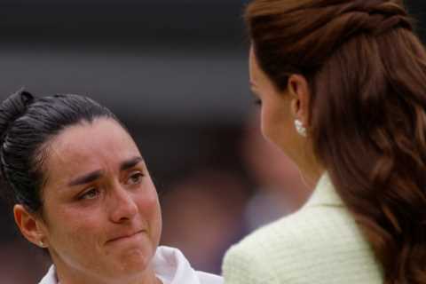 Kate Middleton in amazing show of sympathy as Ons Jabeur breaks down in tears after crushing..