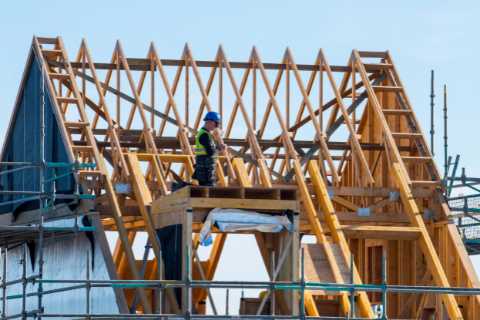 More bricklayers, roofers &amp; construction workers get green light to come to UK