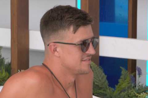 Love Island’s Mitch leaves islanders open-mouthed in shock as he ditches Abi for another girl