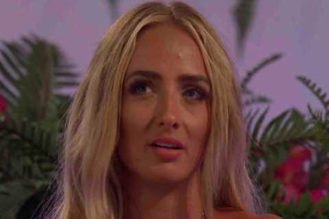 Fuming Love Island fans issue warning to Scott after spotting bedroom clue Abi is ‘using him’