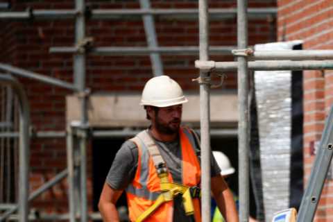 Borders thrown open to more foreign brickies after secret deal between Hunt &amp; Braverman
