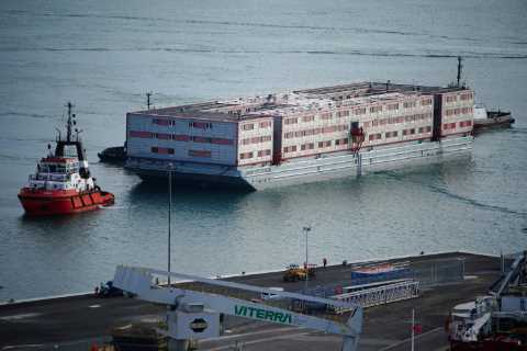 Barge that houses 500 asylum seekers arrives in Dorset after gov wins fight with Lords over..