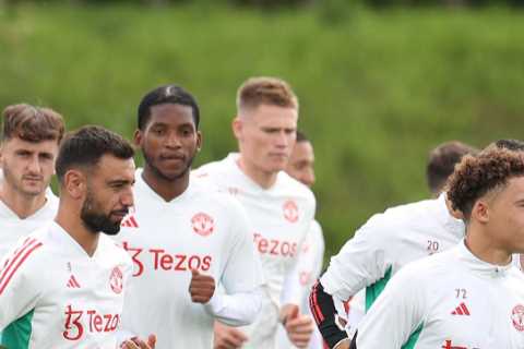 Manchester United starlet in talks to leave Old Trafford and sign for League One Reading