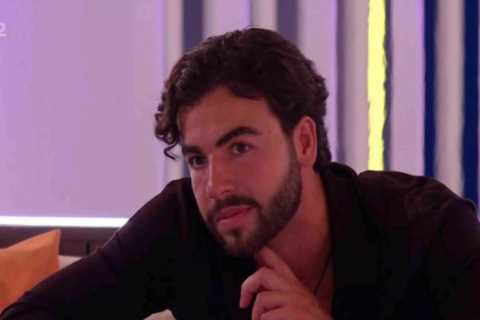 Love Island fans all saying the same thing as Sammy says he’s in love with Jess