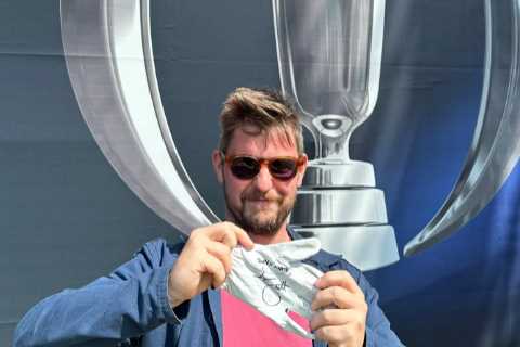 Golf fan left bloodied after getting smacked in head by ball at The Open before receiving gift and..