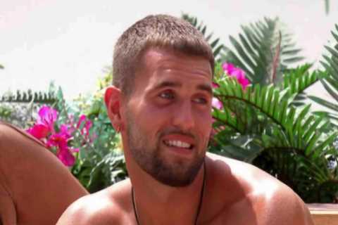Love Island fans spot ‘clue’ Zach is ‘fake’ after his mum and sister enter the villa