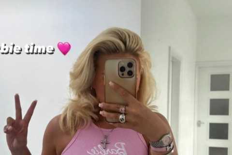 Busty ring girl Apollonia Llewellyn suffers wardrobe malfunction in revealing pink crop top as she..