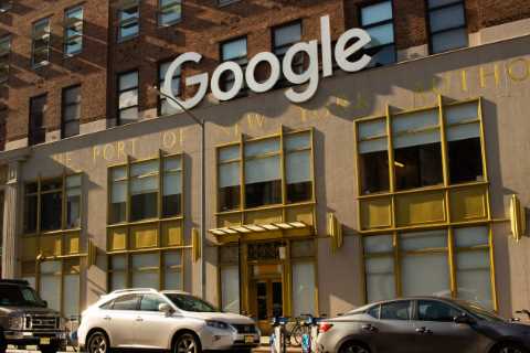 Alphabet Steams Past Lingering Ad Worries, Fueled by Google’s Search Engine