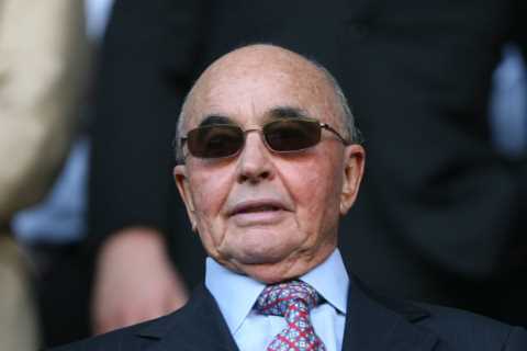 Who owns Tottenham Hotspur and has billionaire Joe Lewis sold the club?