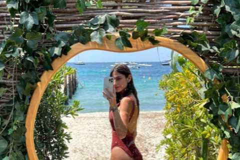 Max Verstappen’s stunning girlfriend Kelly Piquet shows off peachy bum in swimsuit as fans say F1..