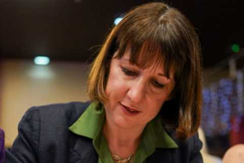 Scrapping two child benefit cap WON’T be in Labour manifesto, Rachel Reeves vows