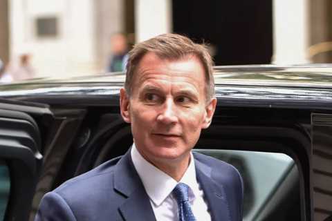 Compensating victims of infected blood scandal to cost ‘very large sums’, says Jeremy Hunt