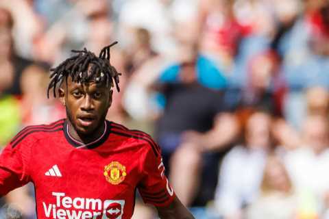 Man Utd’s transfer talks to sell Fred break down at last-minute as ex-Chelsea manager rejects..