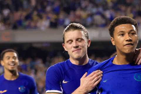 Chelsea fans joke Mount ‘isn’t even the best Mason’ as academy wonderkid Burstow scores in Dortmund ..