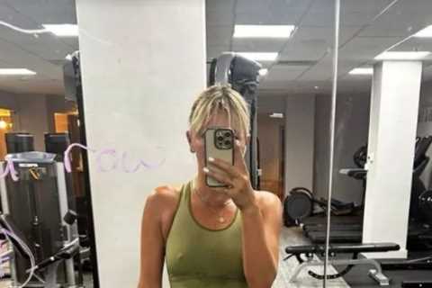 A Place in the Sun’s Danni Menzies works up a sweat in skintight gym wear in eye-popping mirror..