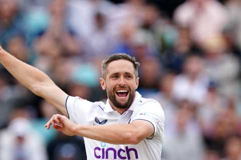 Stuart Broad takes winning wicket in final test as England beat Australia in thrilling final..