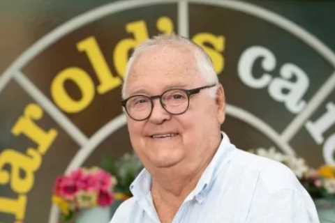 Neighbours’ Harold Bishop star Ian Smith sparks concern from soap fans as he’s spotted with huge..