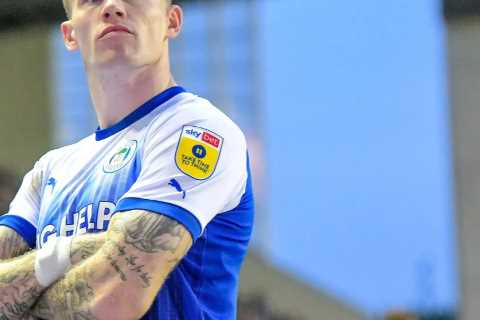 Wrexham complete shock transfer signing of former Premier League star and Ben Foster team-mate