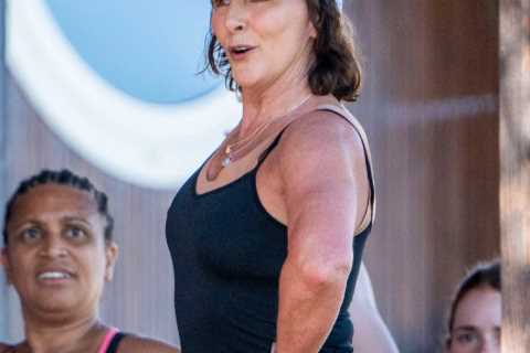 Strictly Come Dancing’s Shirley Ballas strikes pose as she leads class at retreat without toyboy