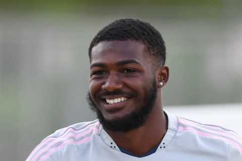 Ex-Arsenal star Ainsley Maitland-Niles closing in on return to football as he leaves boyhood club..