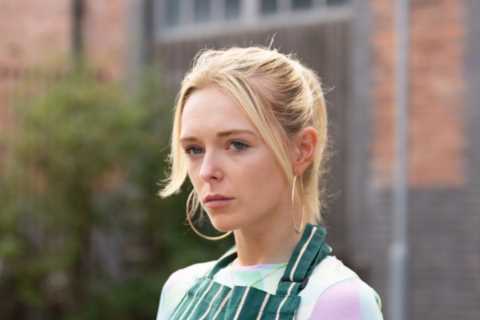 Coronation Street gang thug Lauren Bolton lands a job at iconic cobbles business