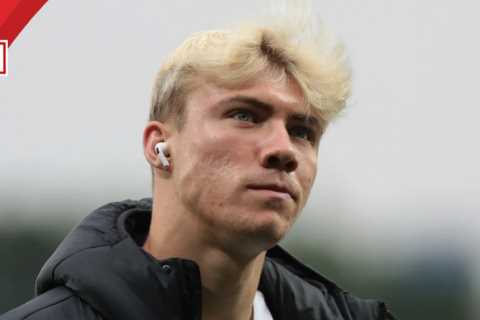 Manchester United new boy Rasmus Hojlund runs 100m in under 11 seconds but what will he bring to..
