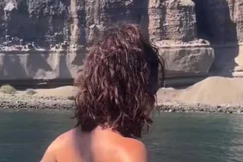 Coronation Street’s Julia Goulding looks incredible as she strips off to swimsuit eight months..