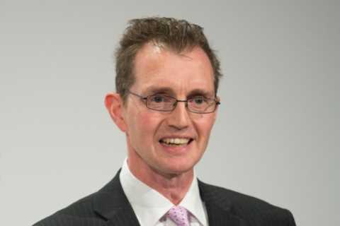 Police drop probe against cabinet minister accused of racism over traveller leaflet