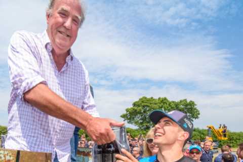 Jeremy Clarkson keeps his word with generous gift to Alpine F1 team after they secure podium at..