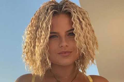 Ring girl Apollonia Llewellyn shows off new hair do in busty bikini snap as fans say ‘you look..