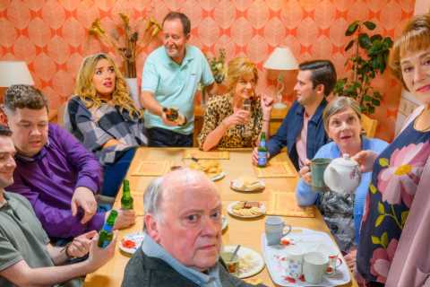 Two Doors Down stars devastated after sudden death of show legend